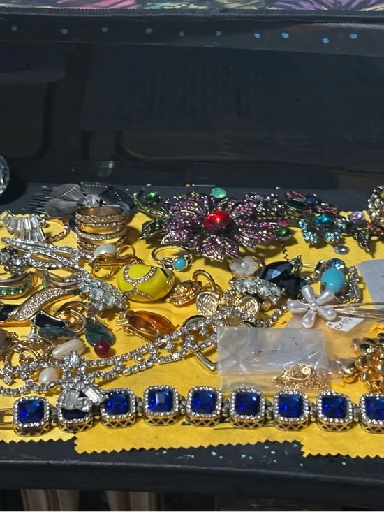 Women’s Multicolor vintage jewelry lot - Picture 3 of 12